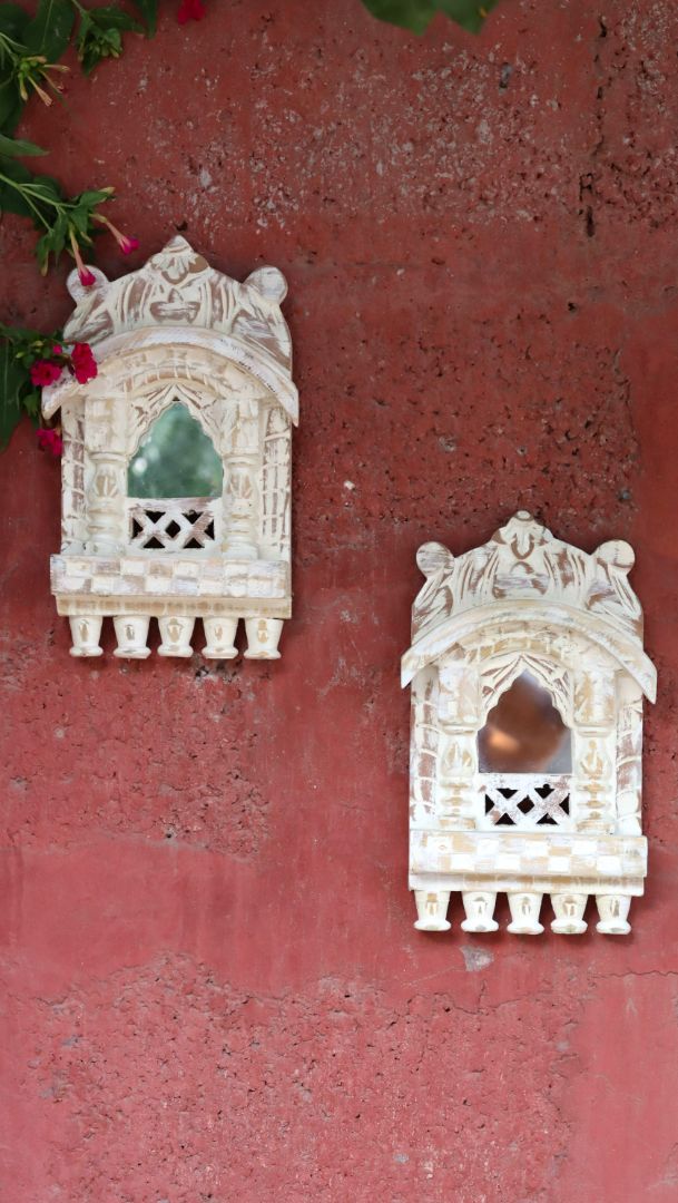 WOODEN DISTRESS JHAROKHA MIRROR