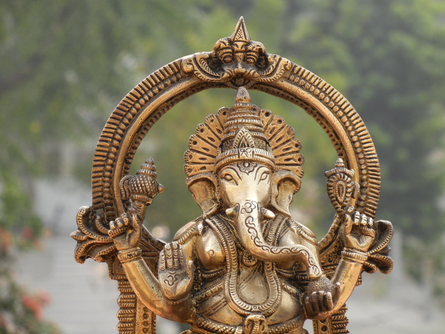 BRASS GANESHA WITH PRABHAVALI SHOWPIECE