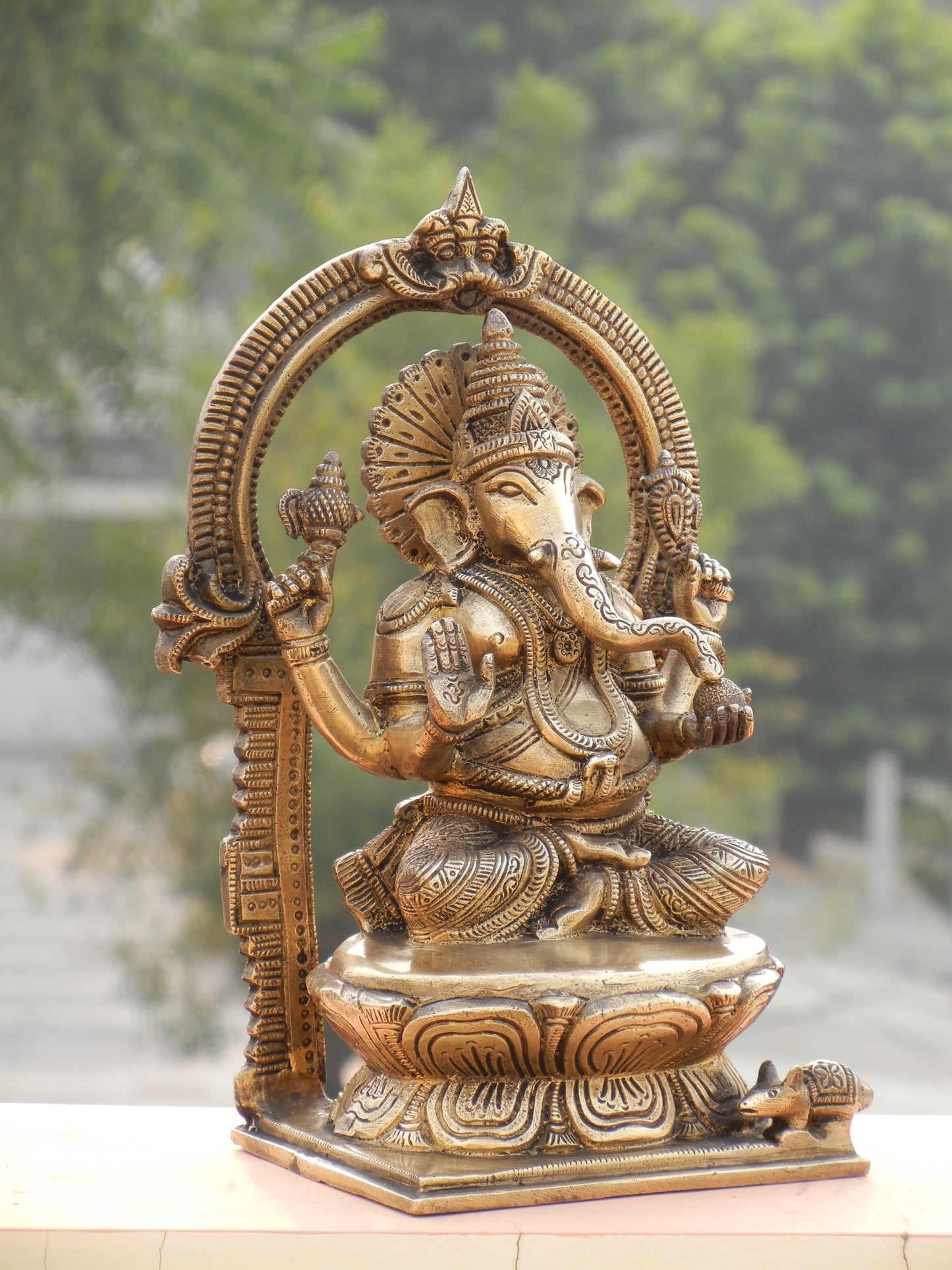 BRASS GANESHA WITH PRABHAVALI SHOWPIECE