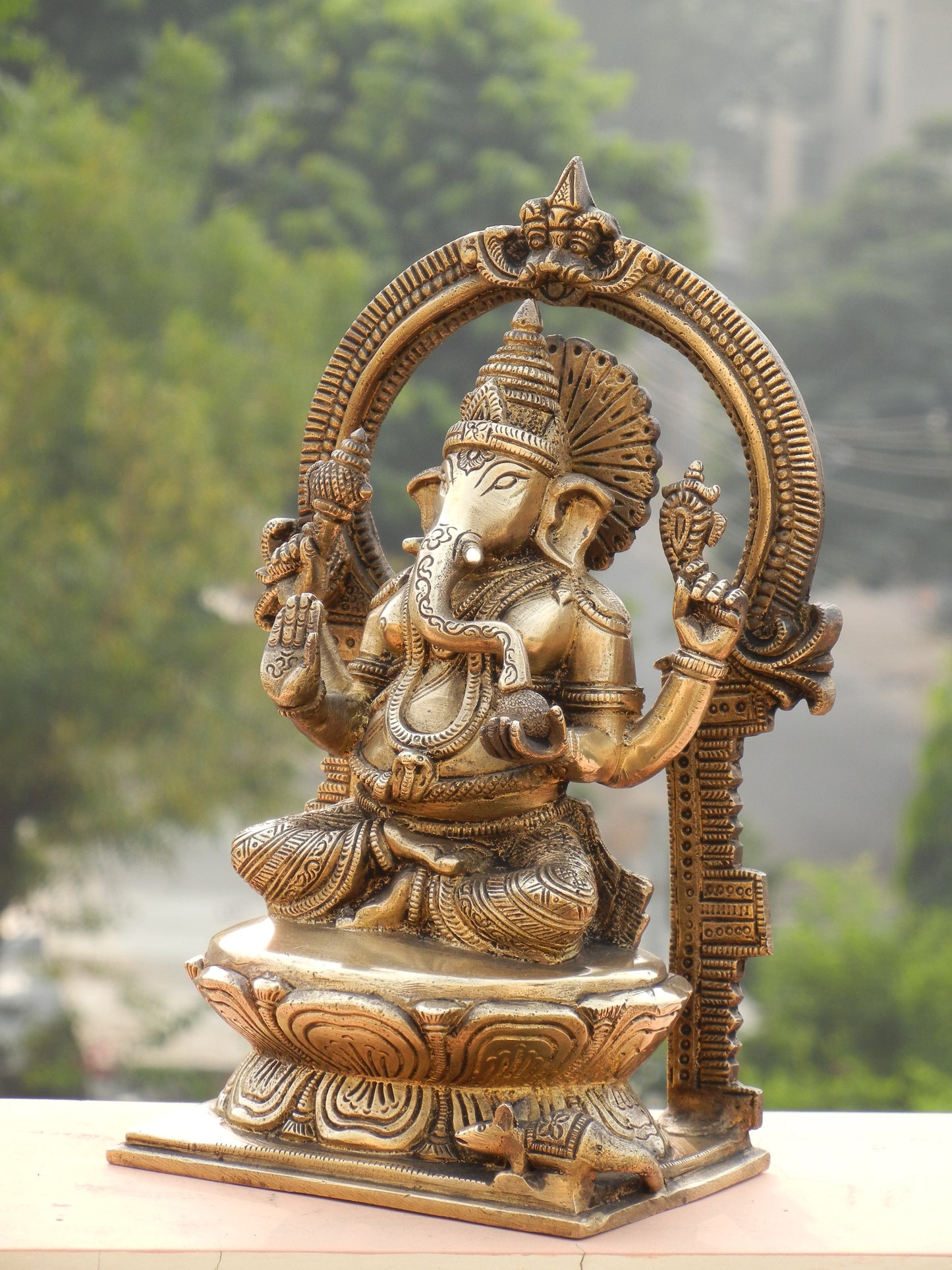 BRASS GANESHA WITH PRABHAVALI SHOWPIECE