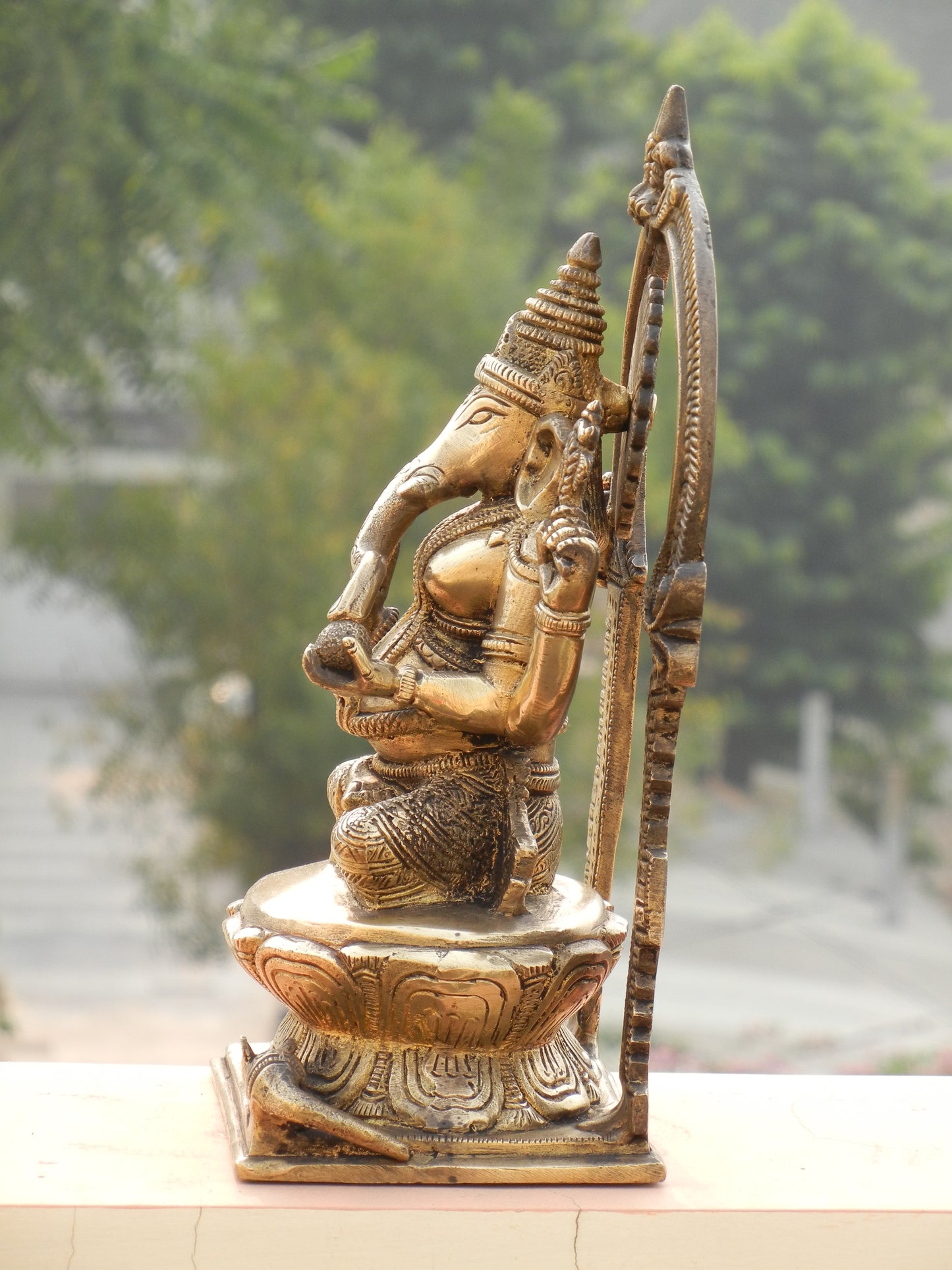 BRASS GANESHA WITH PRABHAVALI SHOWPIECE