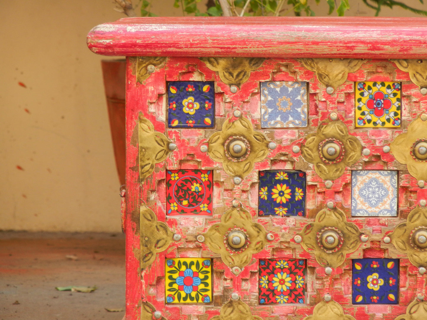 Wooden And Ceramic Distress Finish Trunk Box, Storage Chest, Coffee Table, Rustic Finish, Blanket Box